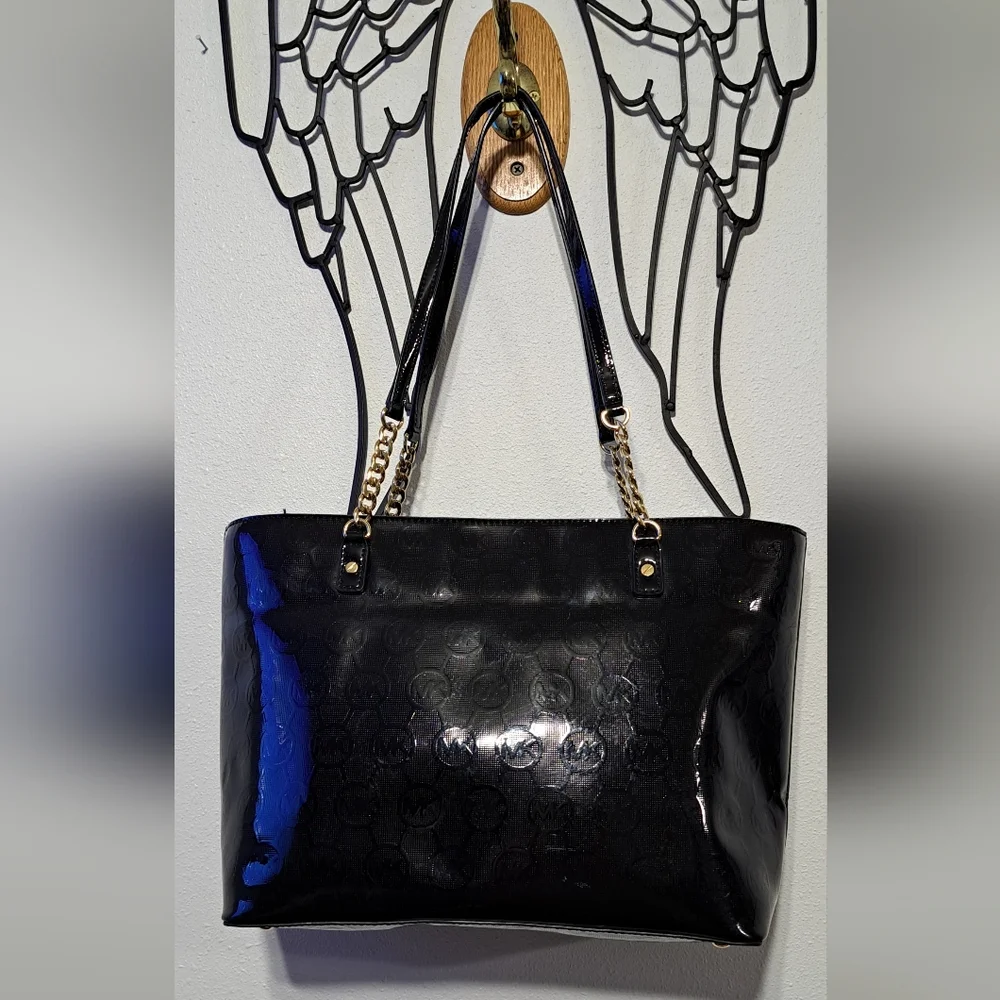 Michael Kors Elegant Black Tote Bag - Picture 3 of 7